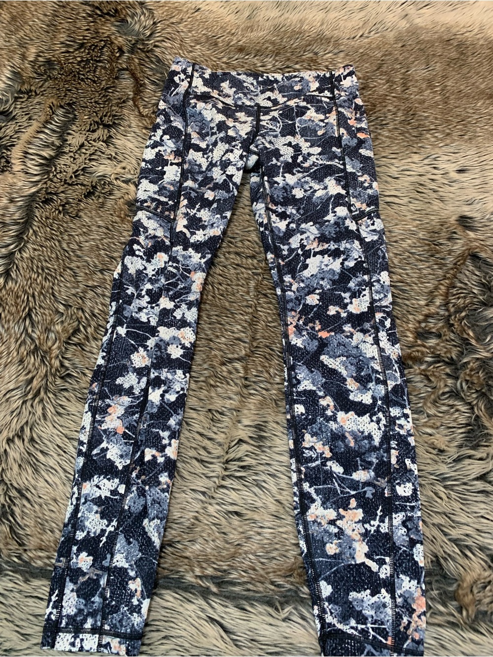 Lululemon Speed Up Tight *Full-On Luxtreme 28"
Spring Bloom Multi Size 6